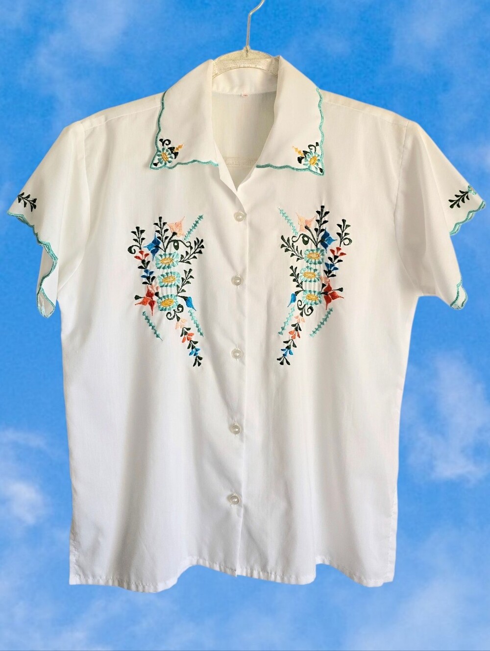 💐60's Embroidered Floral Scalloped Hem Collar Button Blouse💐